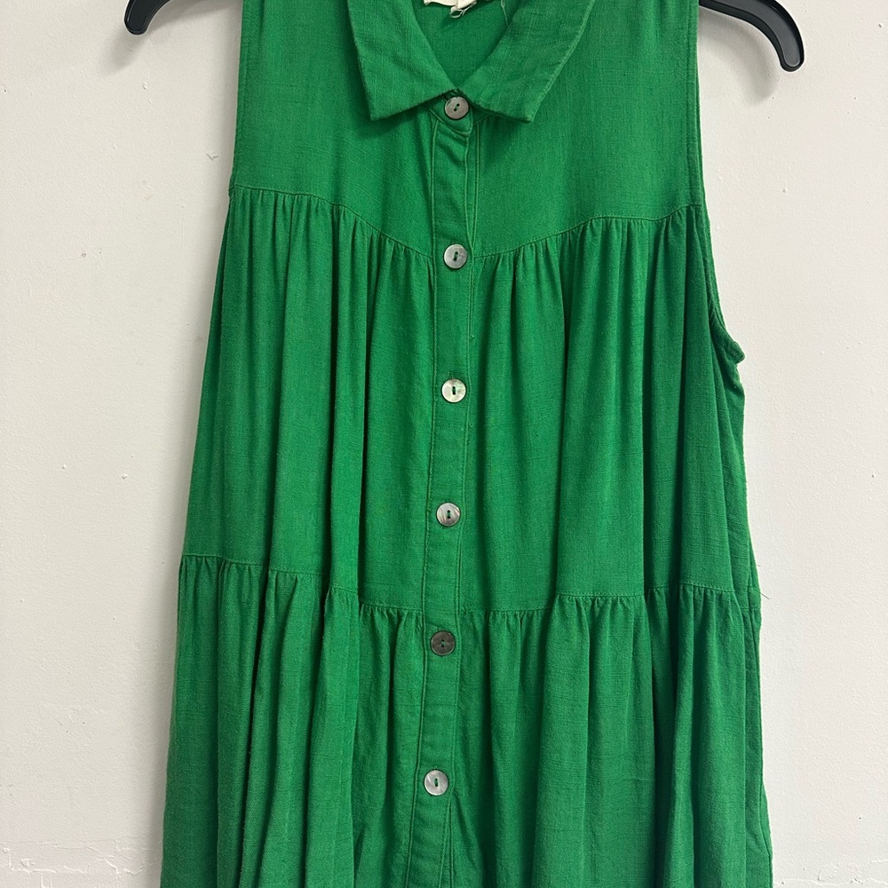 Eesome Green Button-Down Blouse